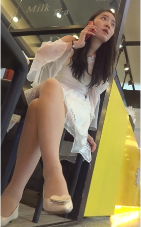 白裙美女