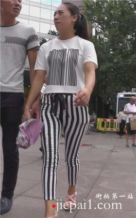 街拍紧身圆臀条纹裤马尾辫美少妇 [694 MB]