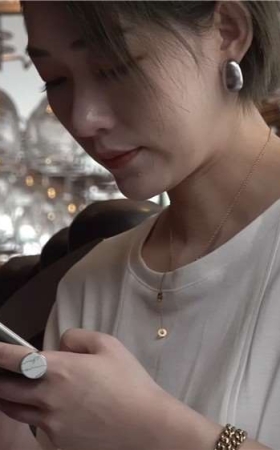 短发美白的玉足姐姐 [729 MB/avi]