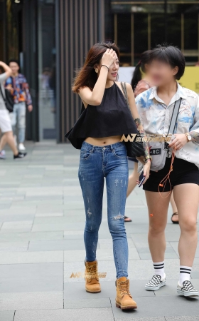 身材苗条惹人喜爱! [16P]