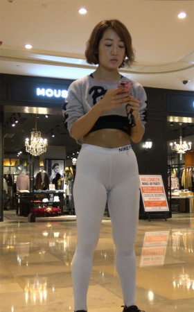 街拍紧身瑜伽裤肥臀美女1
