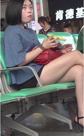 短发女