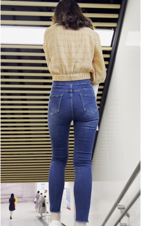 紧牛美妇