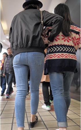 黑衣牛仔裤MM