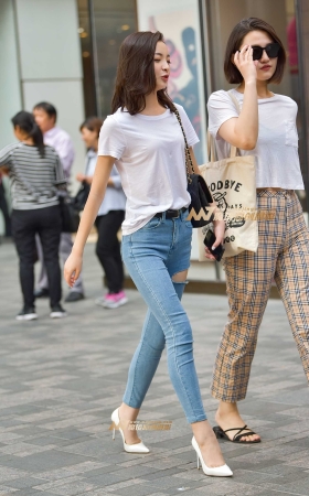性感长腿紧牛美女 [20P]