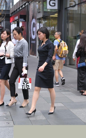 看看这是哪个行业的制服3A1342[1.68G]