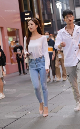 紧牛女友 [18P]