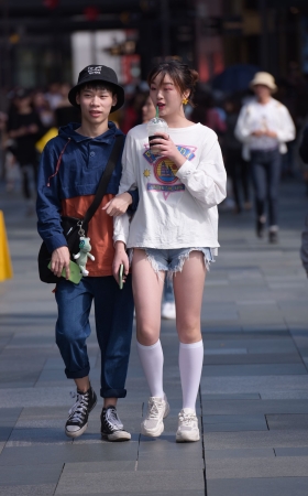热裤美女