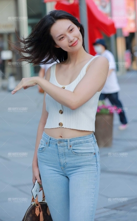 浅蓝牛仔裤美眉 [23P]