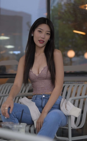 [一始专区] 牛仔裤美女  【图片➕视频】<font color=red> [10P]</font>