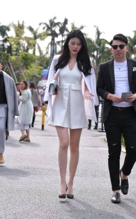 高跟大长腿美女