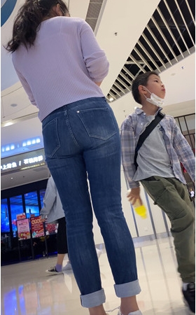 韵味蓝牛丰腴美女