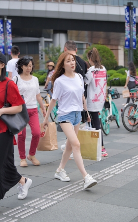 热裤小妹