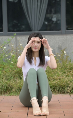 一只麋鹿摄影作品 长颈鹿也会哭吗？