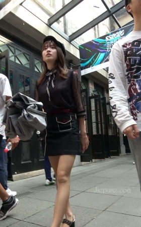 4K - 街拍黑色蕾丝裙街拍美女 [2.19 GB/MP4]