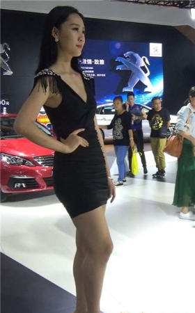 黑色包臀裙美女车模小姐