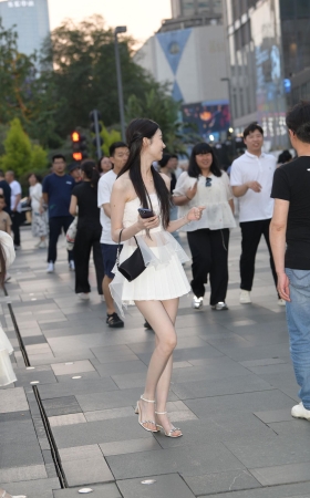白皙美腿甜美小仙女