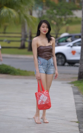 [一始专区] 牛仔热裤美女 【图片➕视频】<font color=red> [10P]</font>
