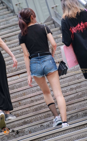 超短热裤美眉 [19P]