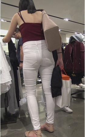 商场里试衣服的白裤紧身小姐姐①