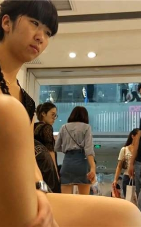 试鞋的短裤肉丝美腿美女