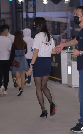 礼仪小姐姐