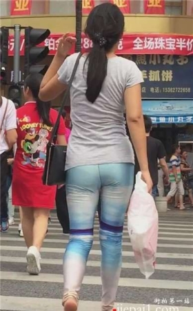极品美臀酷炫紧身弹力裤肥妹 [881 MB]