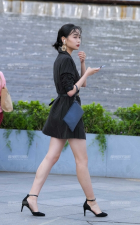西服靓丽高跟美女 [16P]