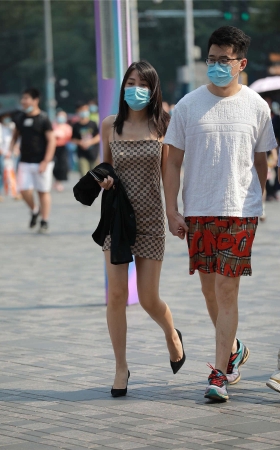 四九城嘎子街拍作品 - 包臀裙长腿高跟女友
