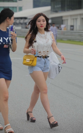 牛仔短裤青春美丽