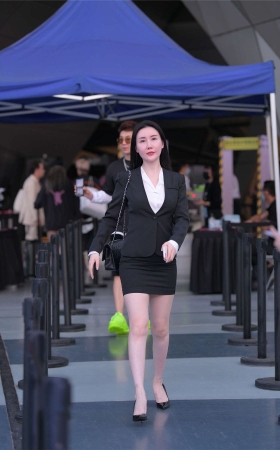 黑色制服裙套装