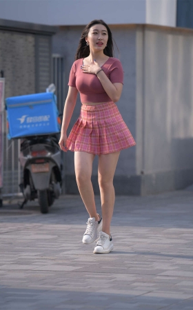 红石街拍作品 - 性感短裙美女