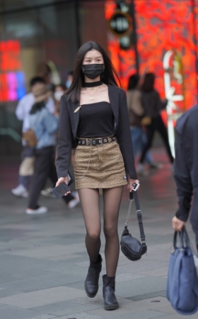 很会穿搭的小姐姐
