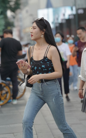 紧牛小姐姐 身材真美好