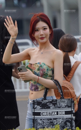 紧牛美眉 [14P]