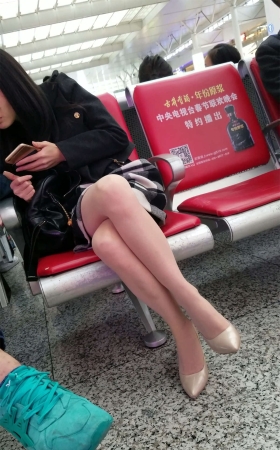 肉色丝袜极品美腿黑白色格子短裙美少妇