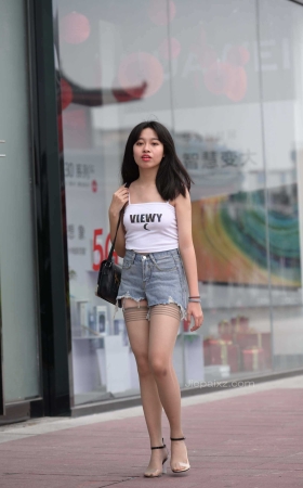 程生街拍★汕上的商城美女【套图+视频】<font color=red> [10P]</font>