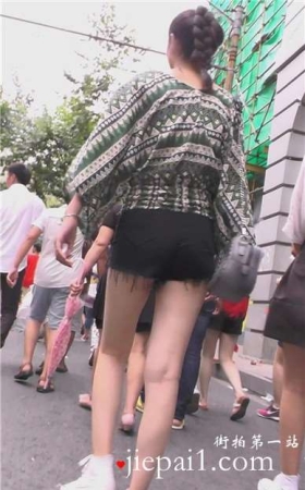街拍黑色热裤美臀麻花辫美女 [2.69 GB]