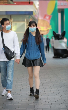 四九城嘎子街拍作品 - 皮裙肉丝女友