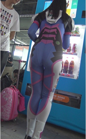 漫展上的紧身美女