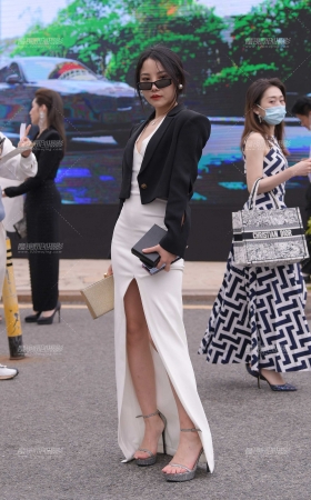 开衩裙美女 [15P]