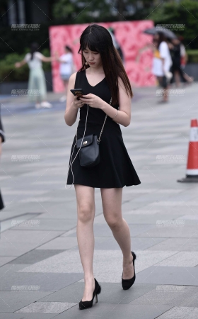 玩手机的小姐姐 [10P]