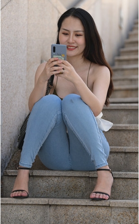 （视频）紧身牛仔裤小姐姐