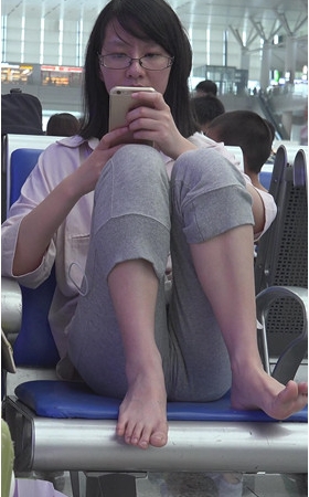 漂亮的斯文小姐姐