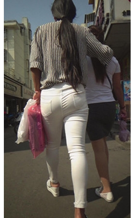 长发白裤紧身妹子