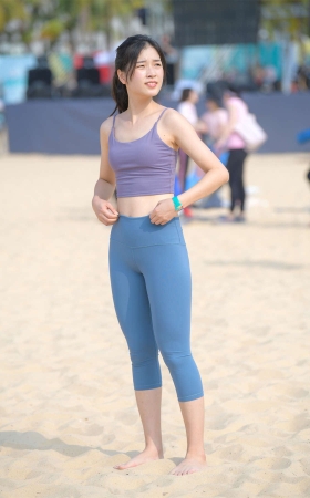 清秀瑜伽小妹