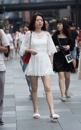 连衣裙美女