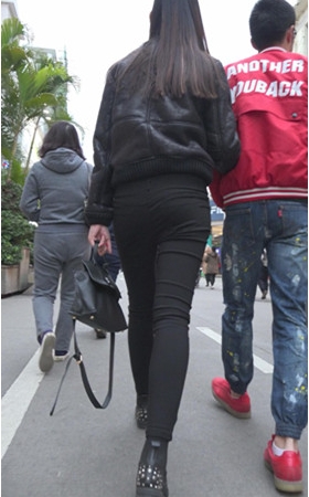 长腿黑裤妹子