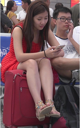 红裙美女