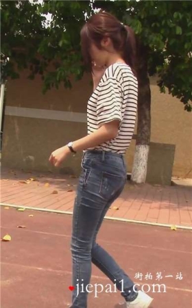 青春可爱马尾辫小妹学校操场跑到上随拍 [2.04 GB]